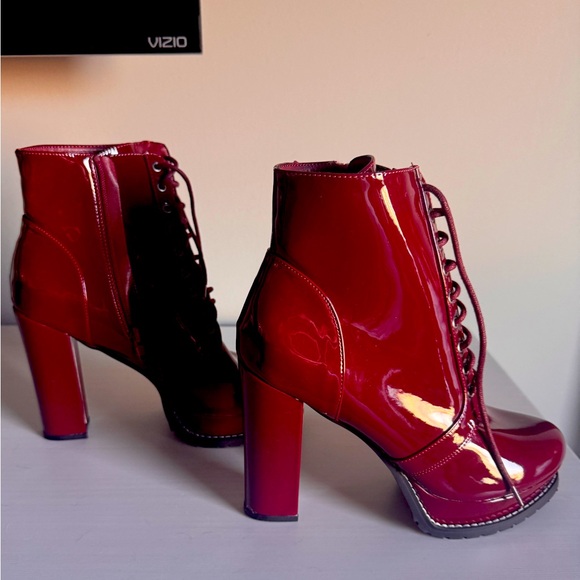 NEW Azalea Wang Size 8.5 Glossy Heel Boots Burgundy - Picture 3 of 5